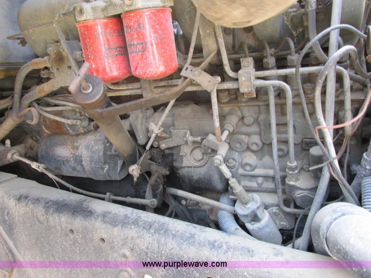 image for item G8769 1990 Ford LNT8000 vacuum truck