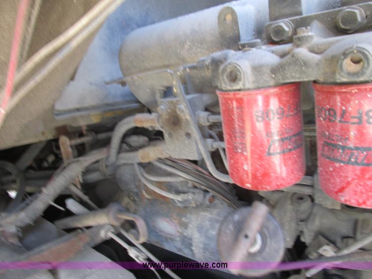 image for item G8769 1990 Ford LNT8000 vacuum truck