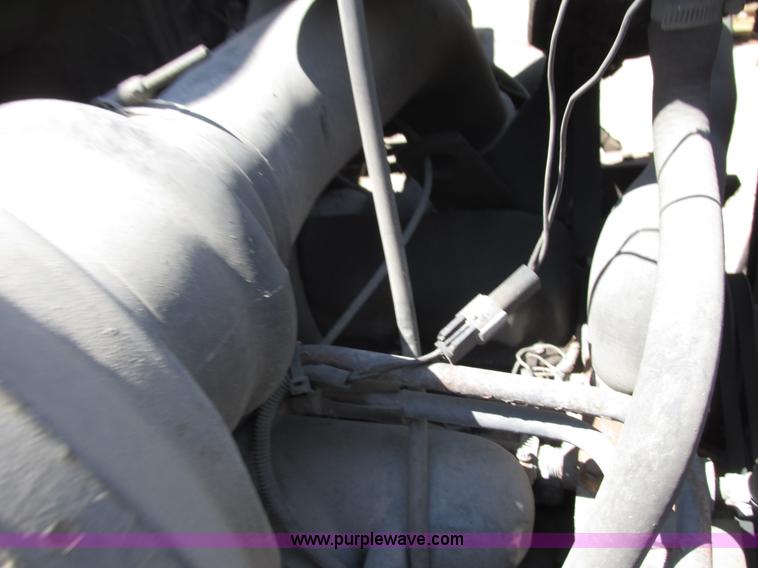 image for item G8769 1990 Ford LNT8000 vacuum truck