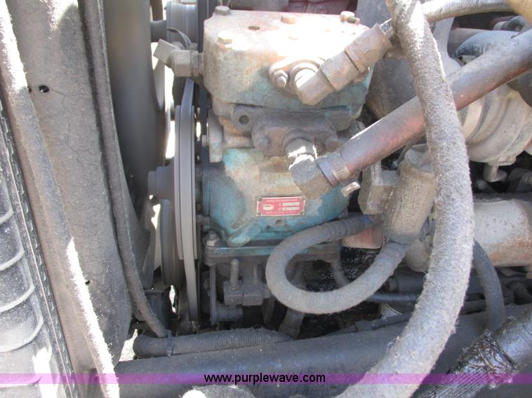 image for item G8769 1990 Ford LNT8000 vacuum truck