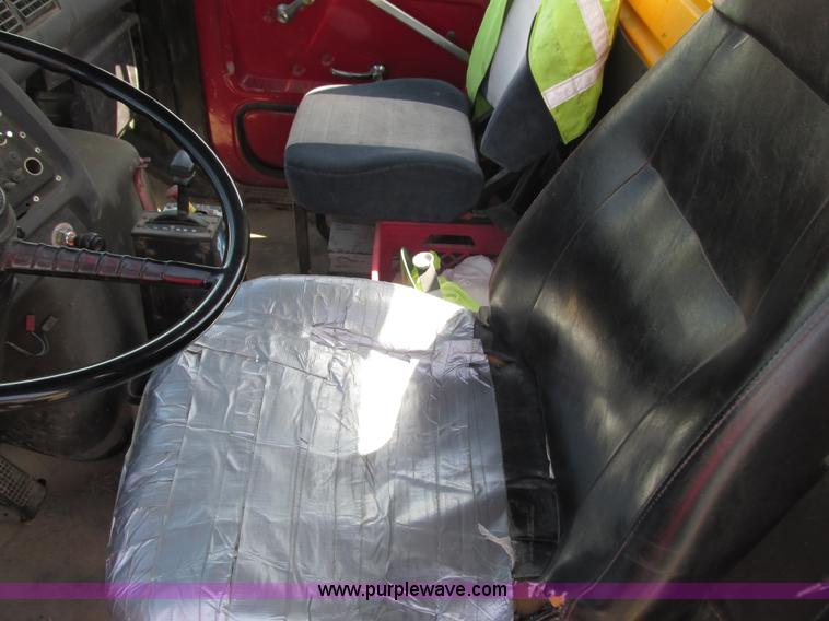 image for item G8769 1990 Ford LNT8000 vacuum truck