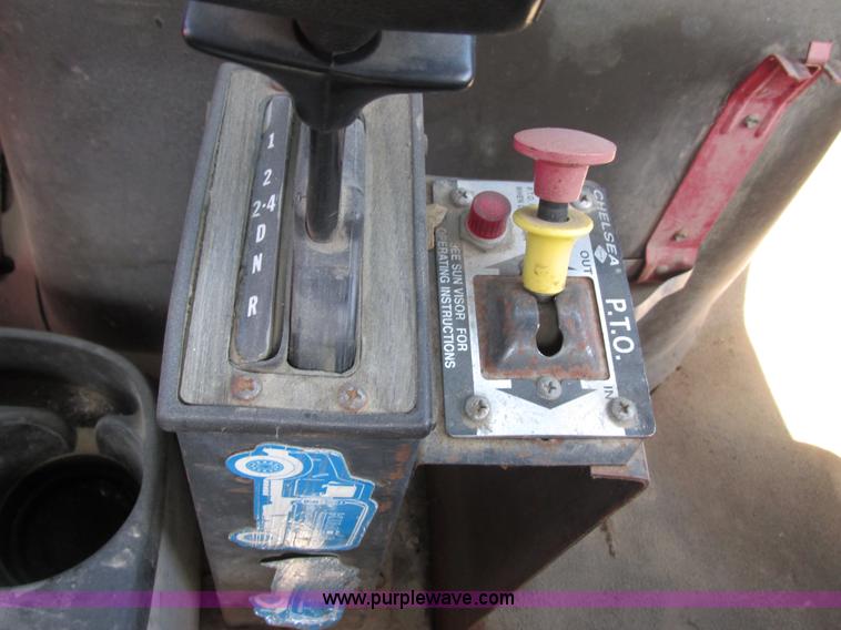 image for item G8769 1990 Ford LNT8000 vacuum truck