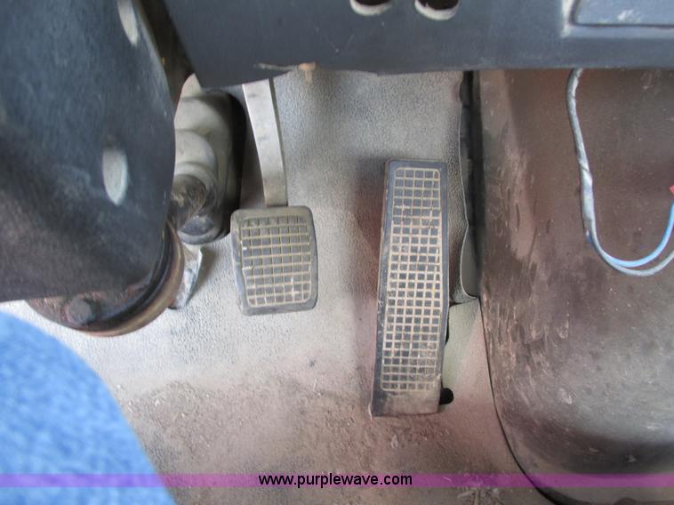 image for item G8769 1990 Ford LNT8000 vacuum truck