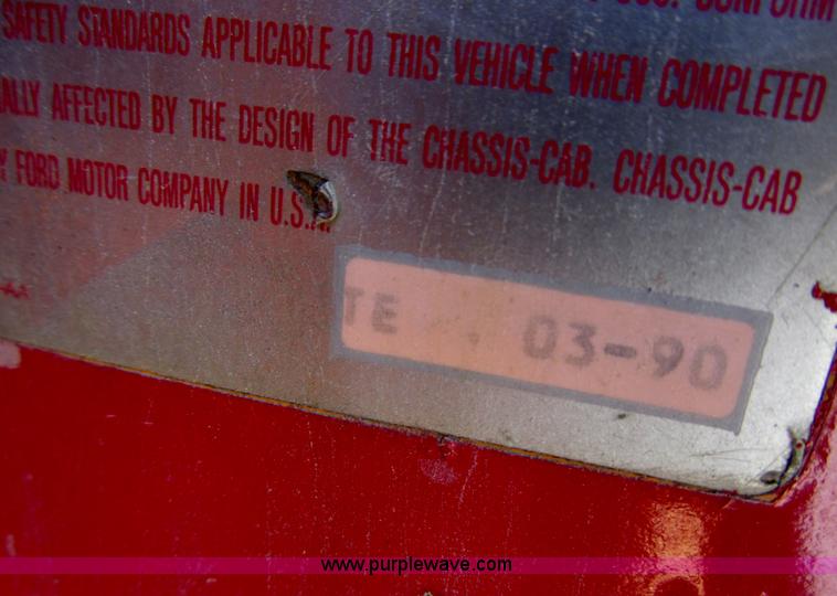 image for item G8769 1990 Ford LNT8000 vacuum truck