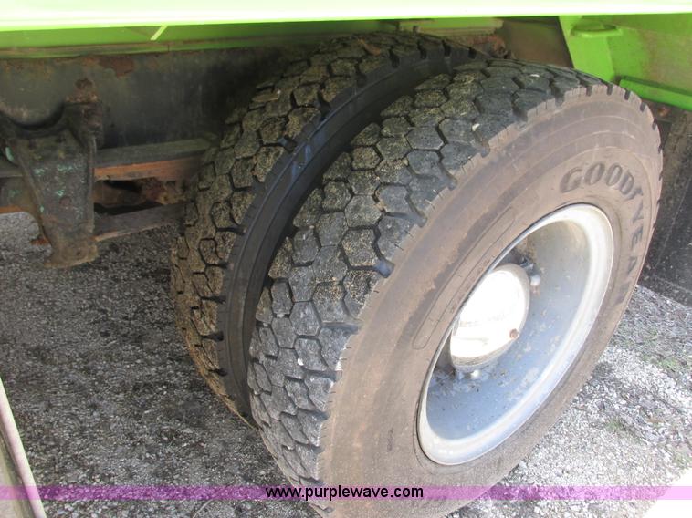 image for item G8773 1994 Freightliner FL60 vacuum truck