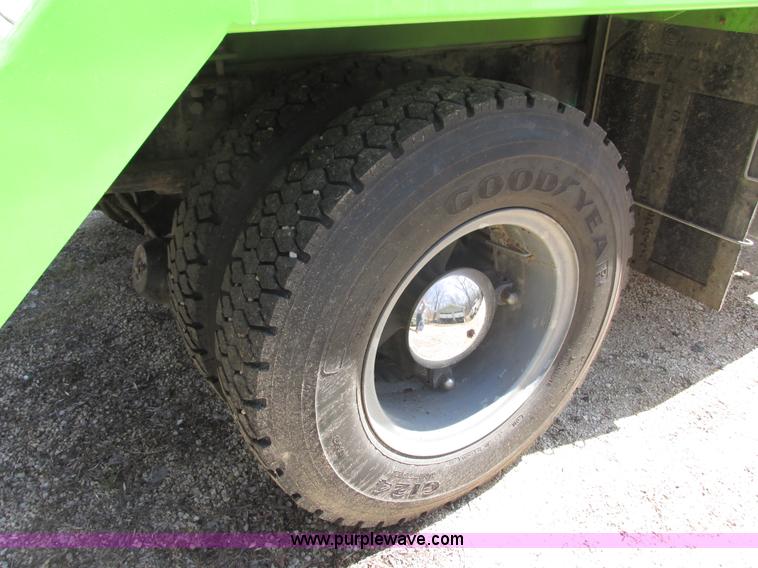 image for item G8773 1994 Freightliner FL60 vacuum truck