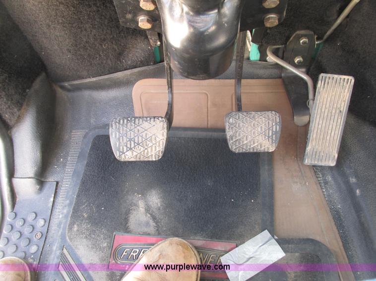 image for item G8773 1994 Freightliner FL60 vacuum truck