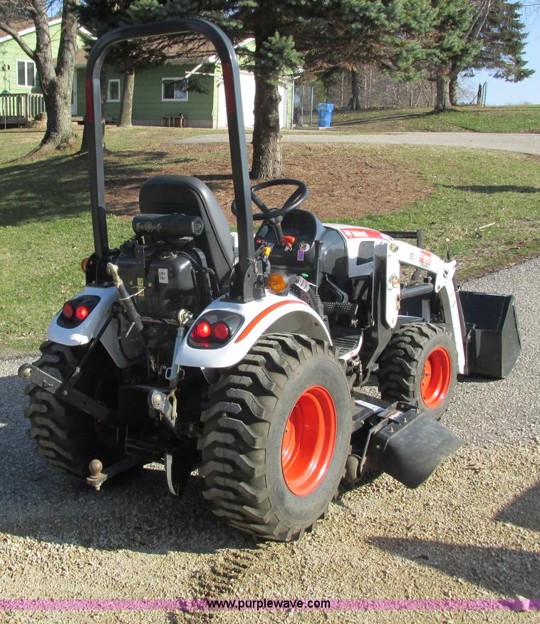 image for item G8776 2009 Bobcat CT122 tractor with loader