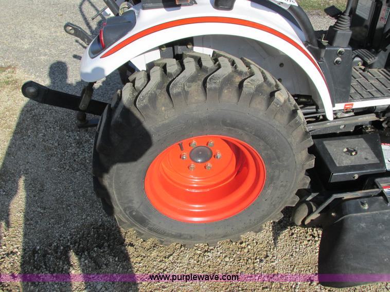 image for item G8776 2009 Bobcat CT122 tractor with loader