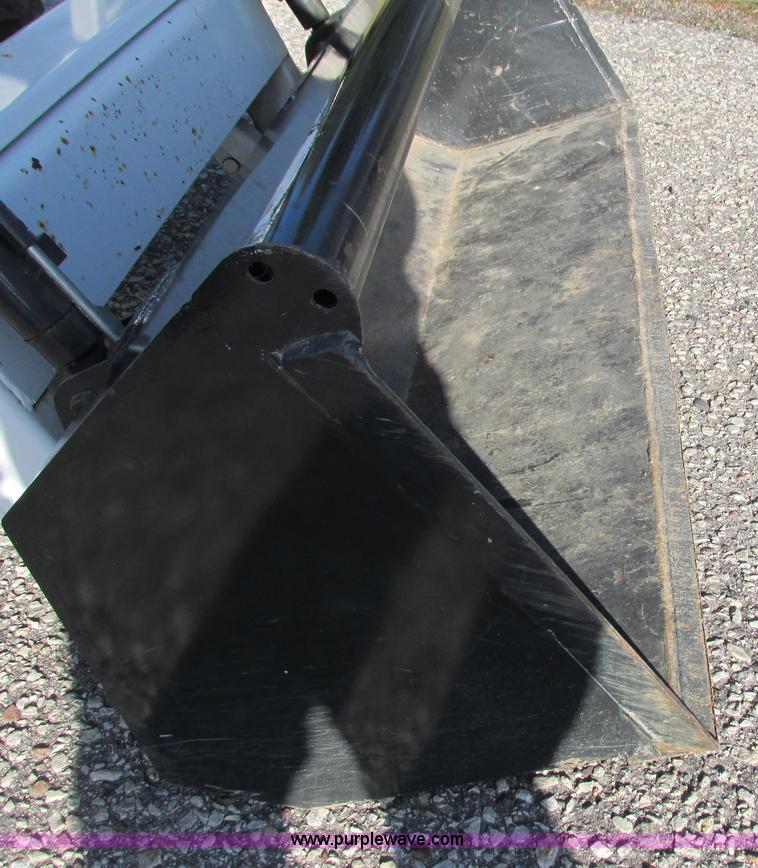 image for item G8776 2009 Bobcat CT122 tractor with loader