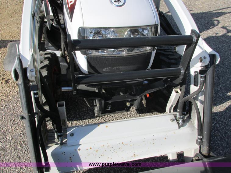 image for item G8776 2009 Bobcat CT122 tractor with loader
