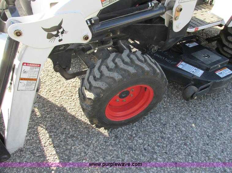image for item G8776 2009 Bobcat CT122 tractor with loader