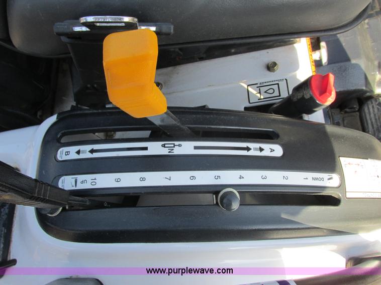 image for item G8776 2009 Bobcat CT122 tractor with loader