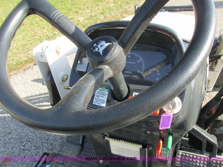 image for item G8776 2009 Bobcat CT122 tractor with loader