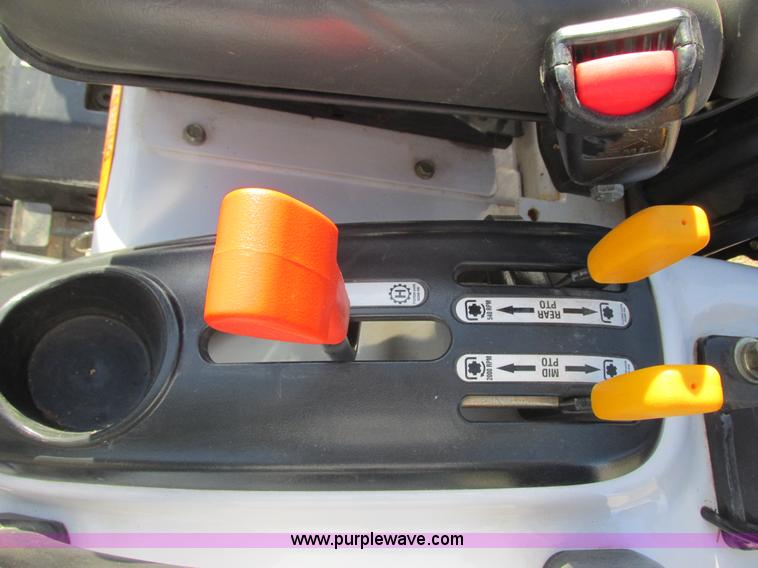 image for item G8776 2009 Bobcat CT122 tractor with loader