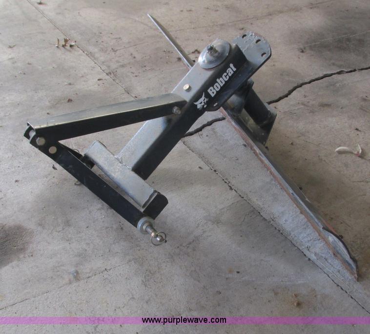 image for item G8776 2009 Bobcat CT122 tractor with loader