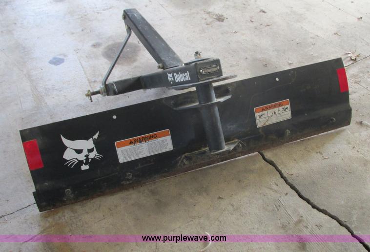 image for item G8776 2009 Bobcat CT122 tractor with loader