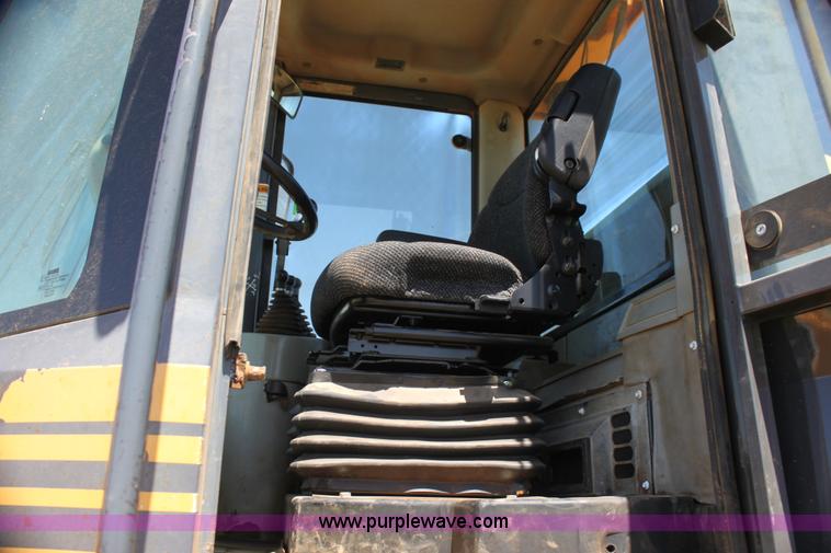 image for item H2105 1999 Case 721C wheel loader