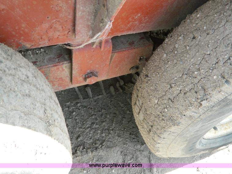 image for item H2475 1983 Belshi trailer