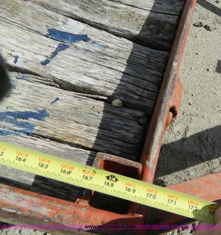 image for item H2475 1983 Belshi trailer