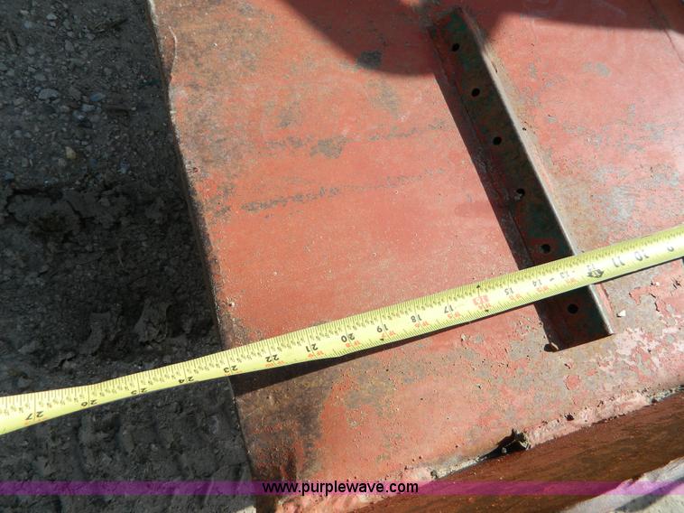 image for item H2475 1983 Belshi trailer