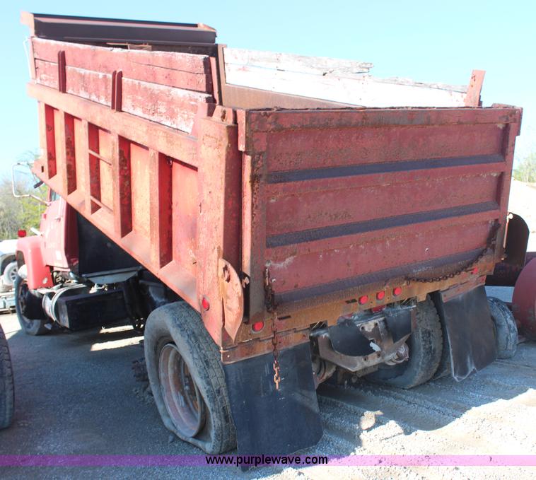 image for item H2632 1985 Ford L9000 dump truck