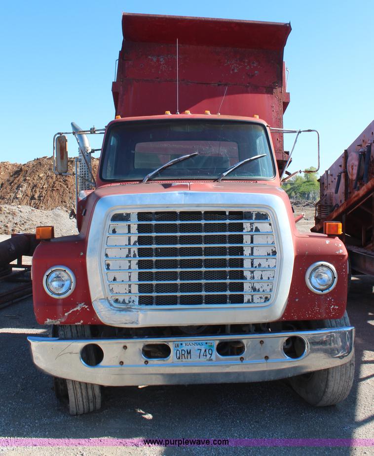 image for item H2632 1985 Ford L9000 dump truck