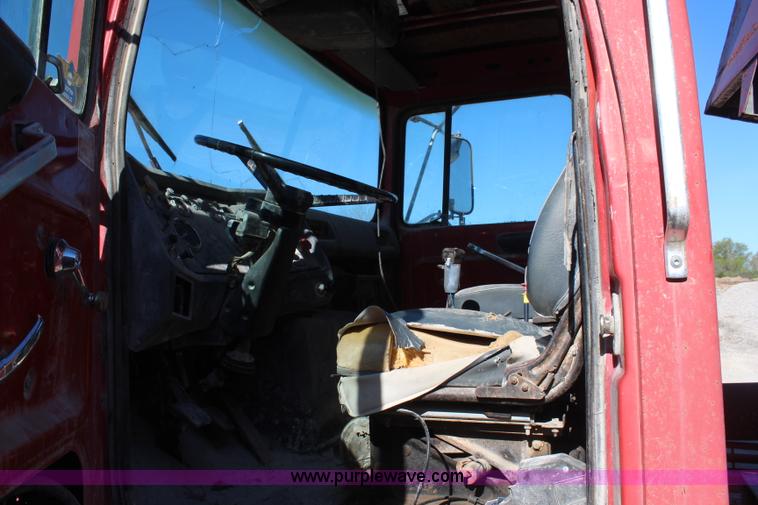 image for item H2632 1985 Ford L9000 dump truck