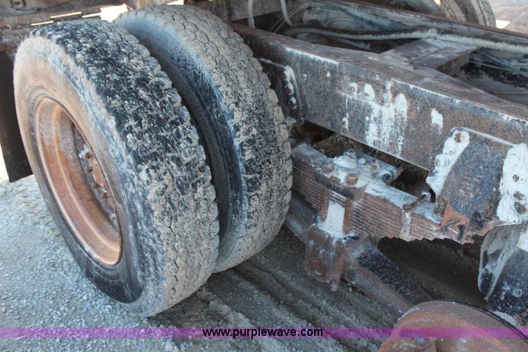 image for item H2632 1985 Ford L9000 dump truck