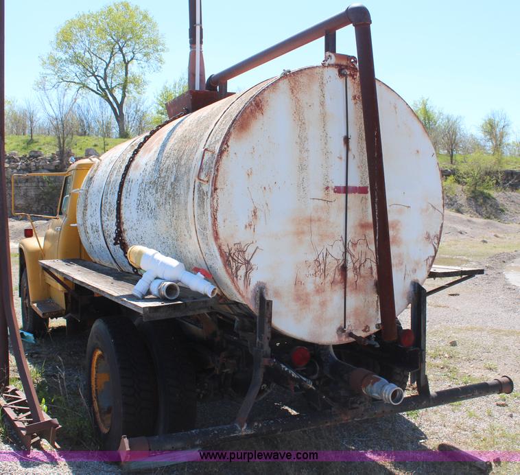 image for item H2634 1971 International 1750 water truck