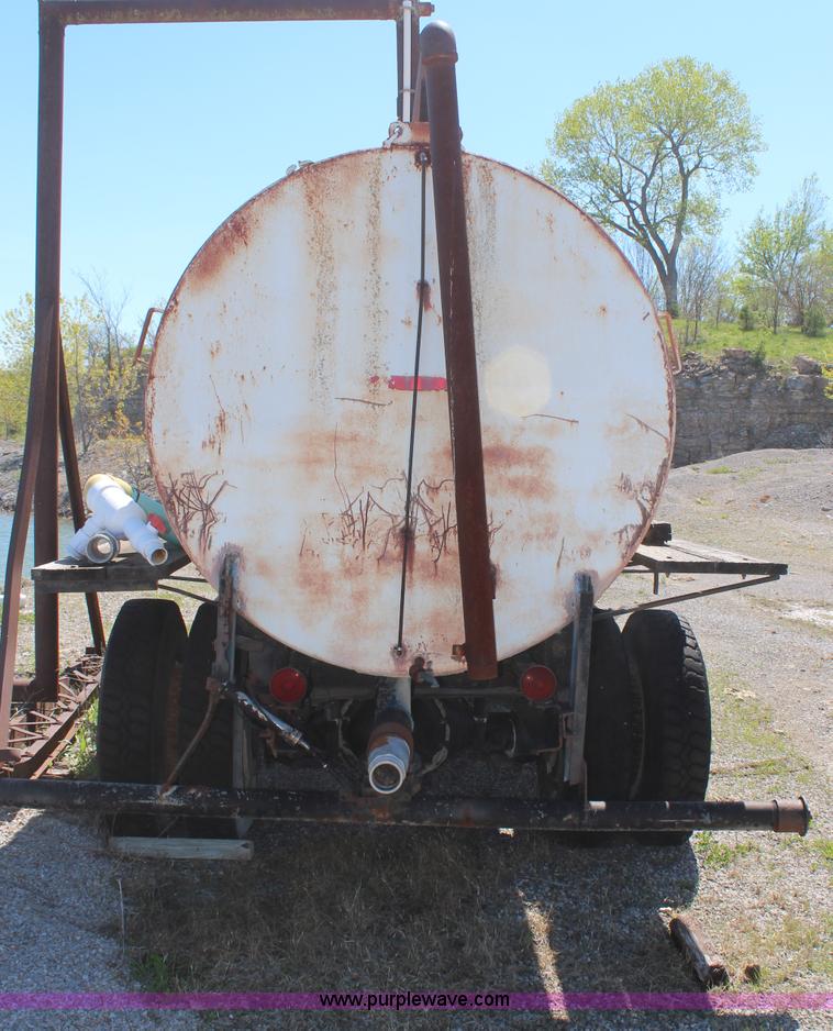 image for item H2634 1971 International 1750 water truck