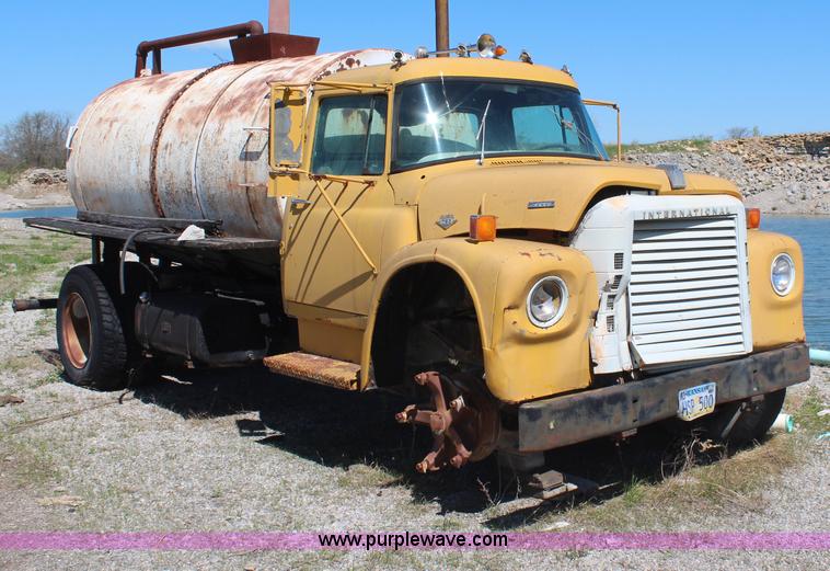 image for item H2634 1971 International 1750 water truck
