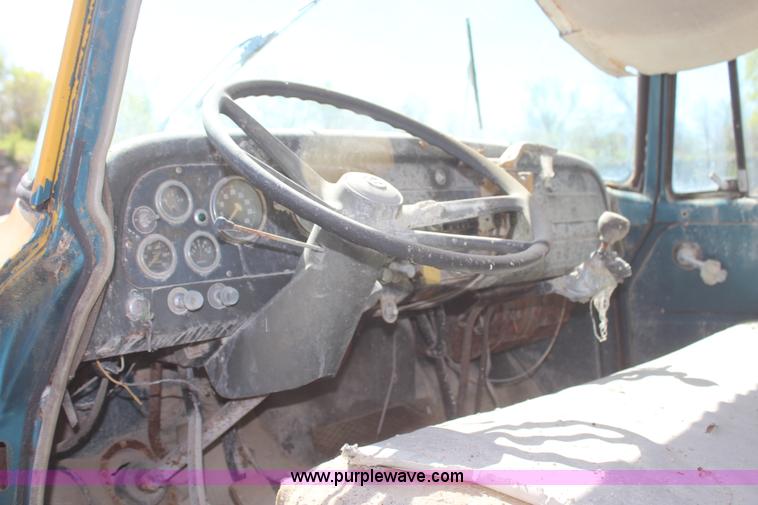 image for item H2634 1971 International 1750 water truck