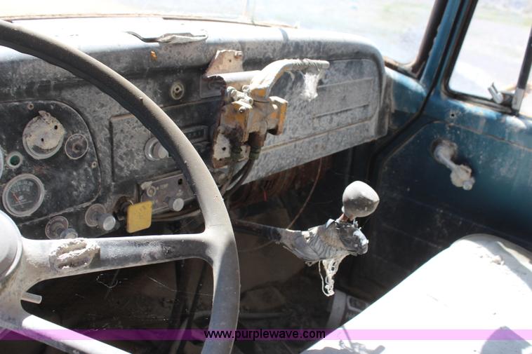 image for item H2634 1971 International 1750 water truck