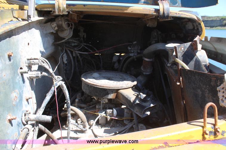 image for item H2634 1971 International 1750 water truck