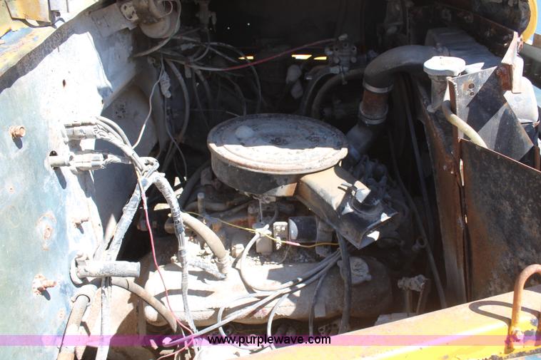 image for item H2634 1971 International 1750 water truck