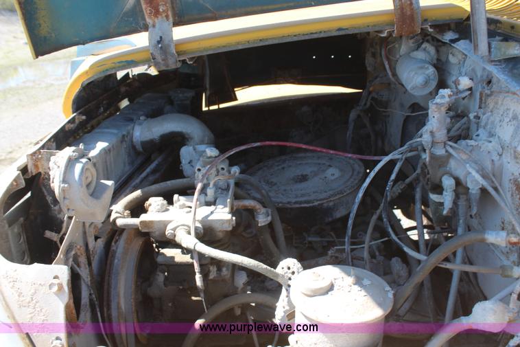 image for item H2634 1971 International 1750 water truck