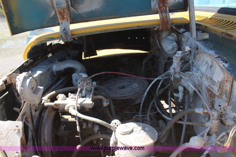 image for item H2634 1971 International 1750 water truck