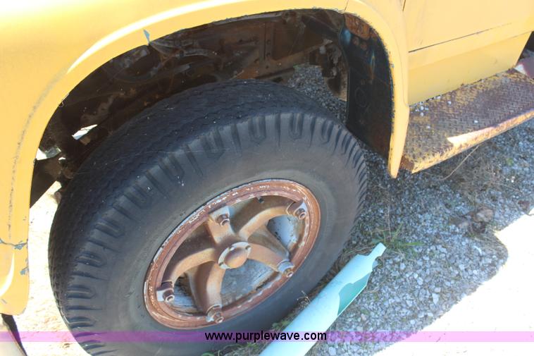 image for item H2634 1971 International 1750 water truck