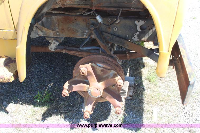 image for item H2634 1971 International 1750 water truck