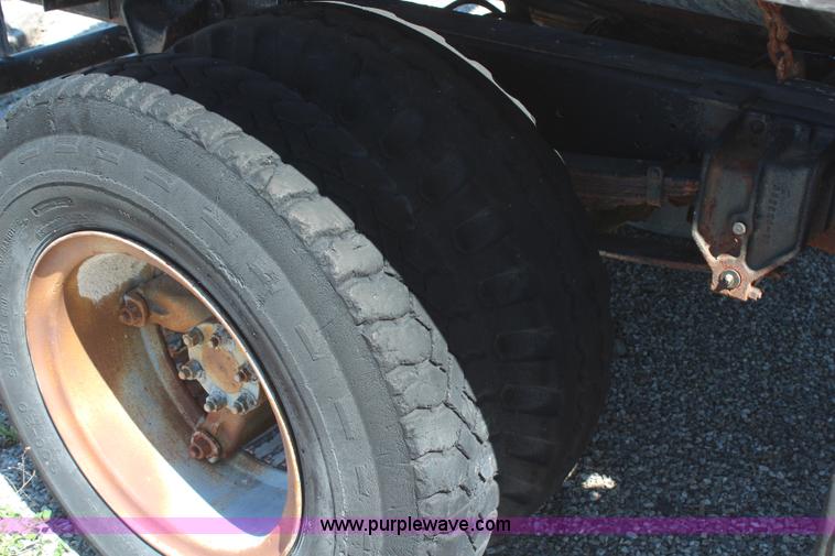 image for item H2634 1971 International 1750 water truck