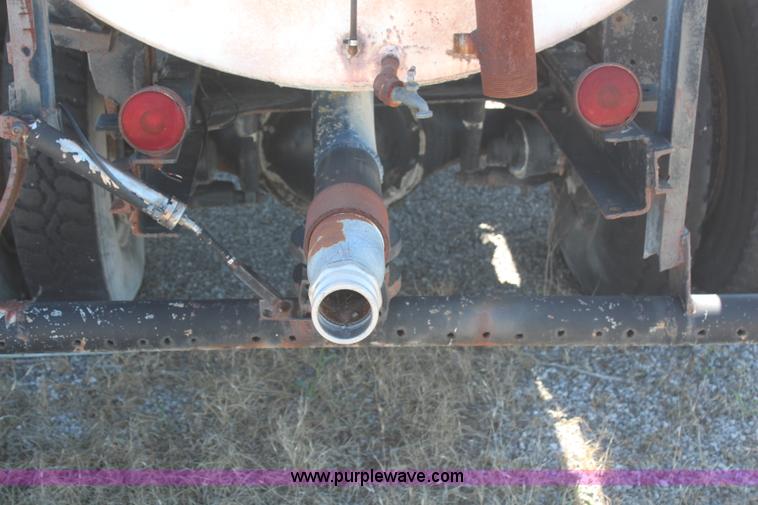 image for item H2634 1971 International 1750 water truck