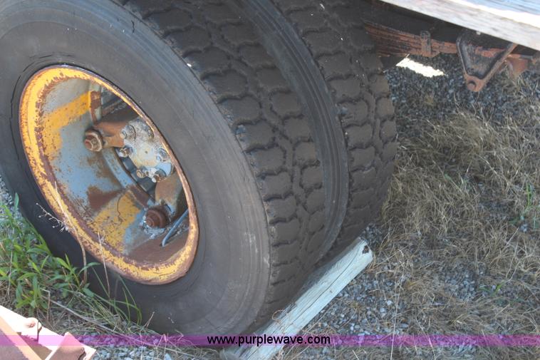 image for item H2634 1971 International 1750 water truck