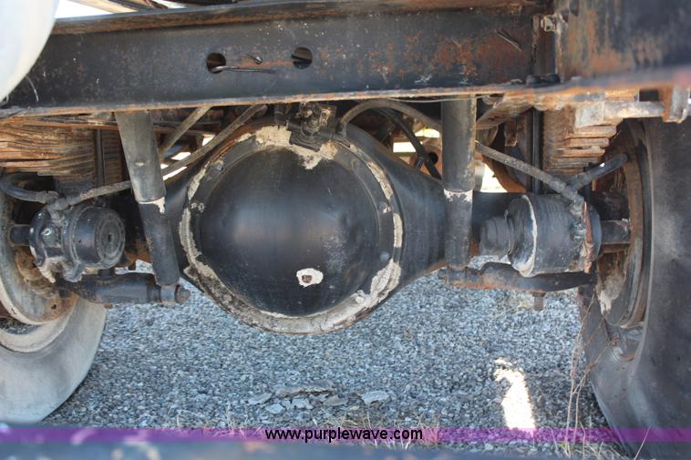 image for item H2634 1971 International 1750 water truck