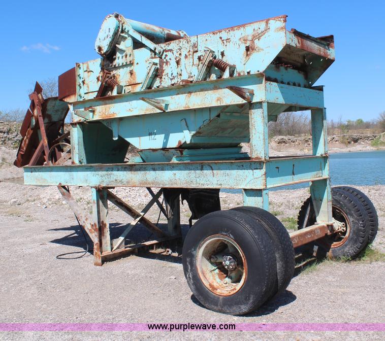 image for item H2635 Cedarapids two deck screen