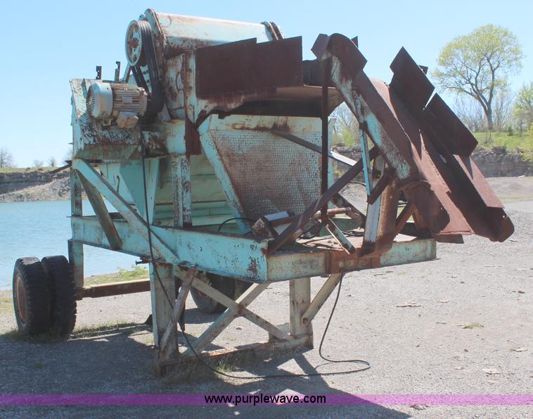 image for item H2635 Cedarapids two deck screen