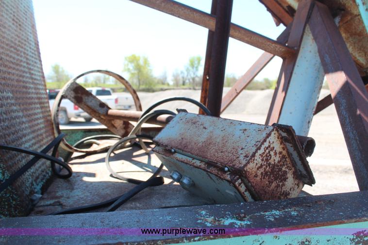 image for item H2635 Cedarapids two deck screen