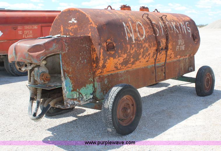 image for item H2638 1,000 gallon fuel tank on running gear