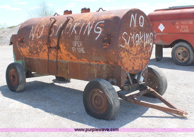 image for item H2638 1,000 gallon fuel tank on running gear