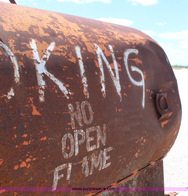 image for item H2638 1,000 gallon fuel tank on running gear